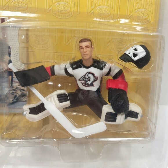 DOMINIK HASEK Buffalo Sabres 1996 NHL Starting Lineup SLU Figure & Card NEW - Picture 2 of 4